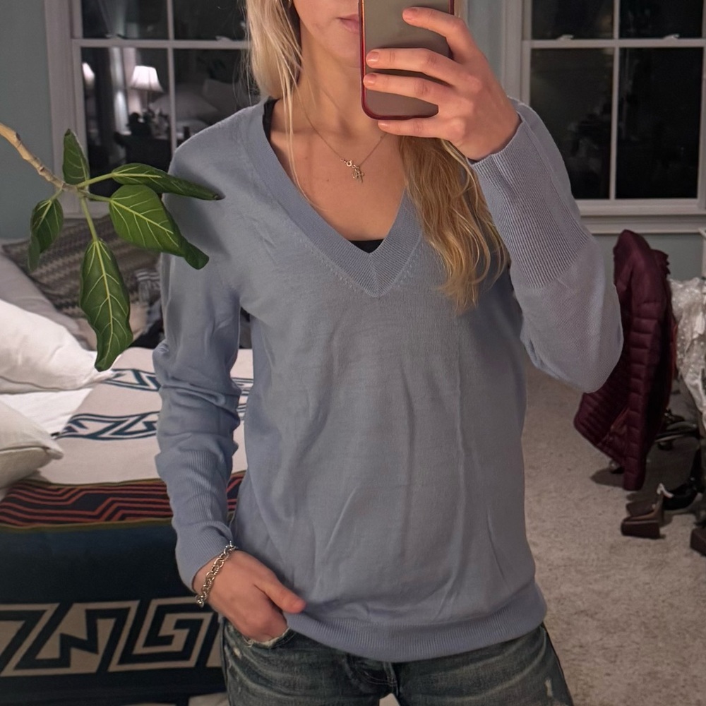 Women's V-Neck Sweater - Light Blue